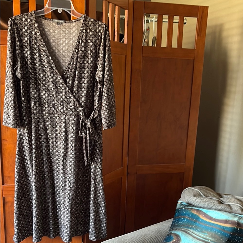 Apt. 9 Brown and White Wrap 3/4 length Sleeve Dress